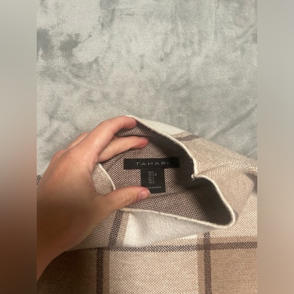 Tahari Mock Neck Sweater Women’s Large Plaid Brown Beige Long Sleeve - Picture 3 of 6